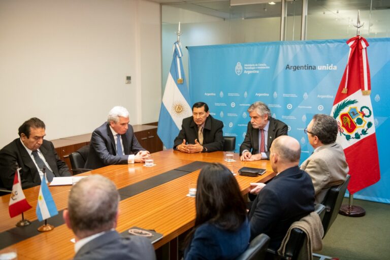 Ministro Barranzuela dice que se busca impulsar la transferencia de tecnología con Argentina en materia satelital